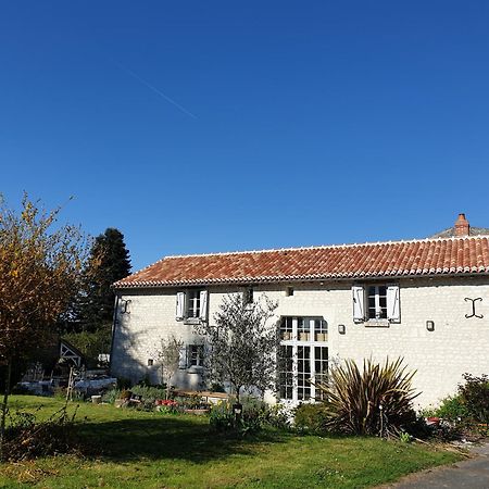 Verneuil-le-ChateauLa Tour Du Raygnier住宿加早餐旅馆 外观 照片