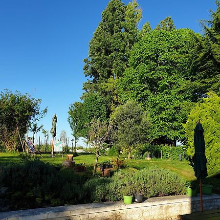 Verneuil-le-ChateauLa Tour Du Raygnier住宿加早餐旅馆 外观 照片